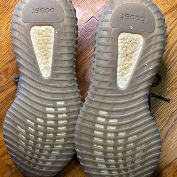 Yeezy Belugas 1.0 - Picture 4 of 9